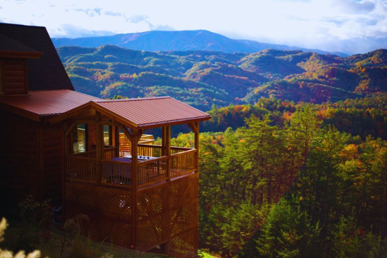 4 Reasons to Stay in a Gatlinburg Cabin This Fall